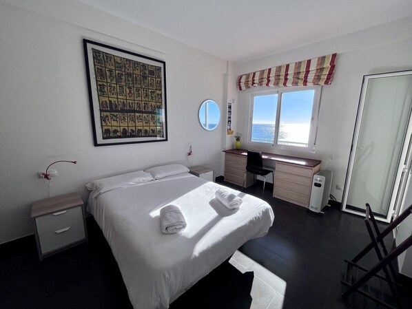 3 bedrooms, iron/ironing board, WiFi, bed sheets - Costa del Sol apartment. (Fuengirola)