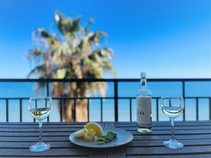 Outdoor dining - Costa del Sol apartment. (Fuengirola)