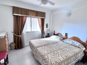 2 bedrooms, iron/ironing board, Internet