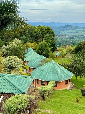 1 bedroom, in-room safe, desk, bed sheets - Top of the World Lodges Fort Portal (Fort Portal)