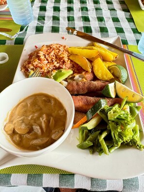 Dining - Top of the World Lodges Fort Portal (Fort Portal)