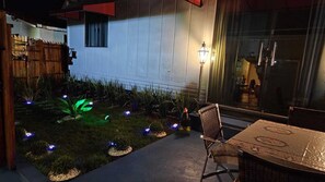 Outdoor dining - Casa Container Luxo (Loteamento Joao Paulo II Foz do Iguaçu)