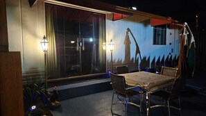 Outdoor dining - Casa Container Luxo (Loteamento Joao Paulo II Foz do Iguaçu)