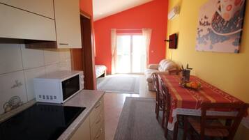 Room, 1 Bedroom, Balcony, City View | 1 bedroom