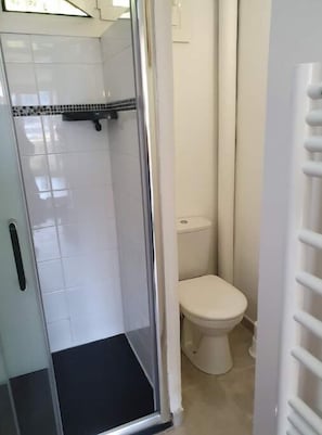 Toallas, jabón, papel higiénico