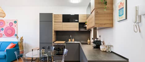 Kühlschrank, Ofen, Herdplatte, Geschirrspüler