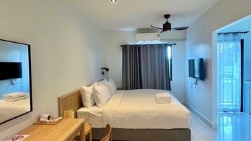 Standard Single Room, 1 King Bed, Smoking, Private Bathroom | Free WiFi