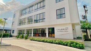 A modern building with a sign for the Calamint Residence Hotel. - Calamint Residence Hotel  (Chumphon)