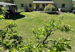 Exterior - Vacation apartment at Düstersee with terrace and sauna in your own garden (Temmen-Ringenwalde)