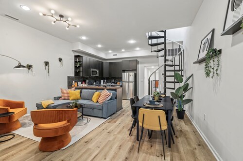 Old City- Parking & Roof Deck- Minutes to Stadiums