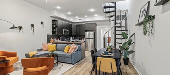 Old City- Parking & Roof Deck- Minutes to Stadiums