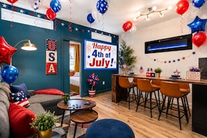 Interior - Old City: Parking + City Views- Minutes to Stadium (Philadelphia)