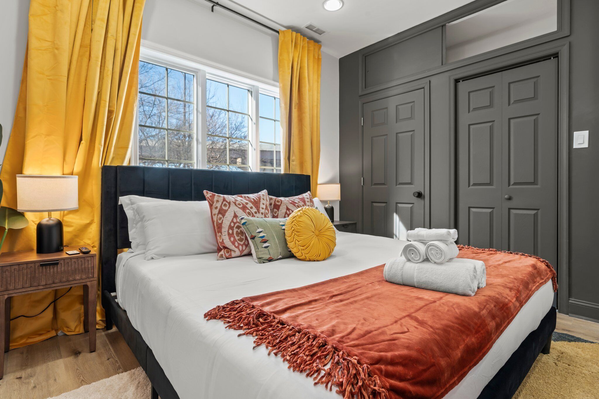 4 bedrooms, desk, iron/ironing board, travel crib