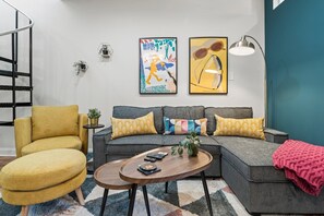 Fernseher, Kamin, Videospiele, Bücher