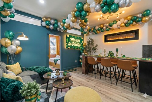 Old City: Parking + City Views- Minutes to Stadium