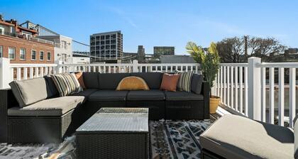 Prime Old City Condo: Free Parking + Skyline Views