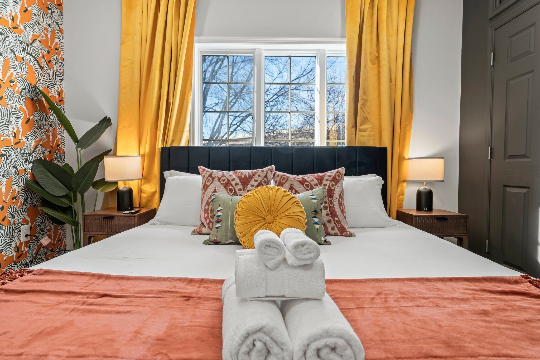 4 bedrooms, desk, iron/ironing board, travel crib