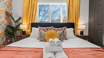 3 bedrooms, desk, iron/ironing board, travel cot