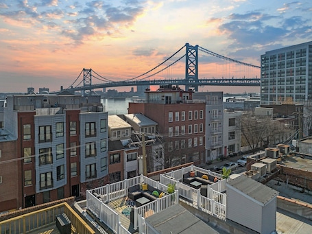 Property grounds. Old City: Parking + City Views- Minutes to Stadium
