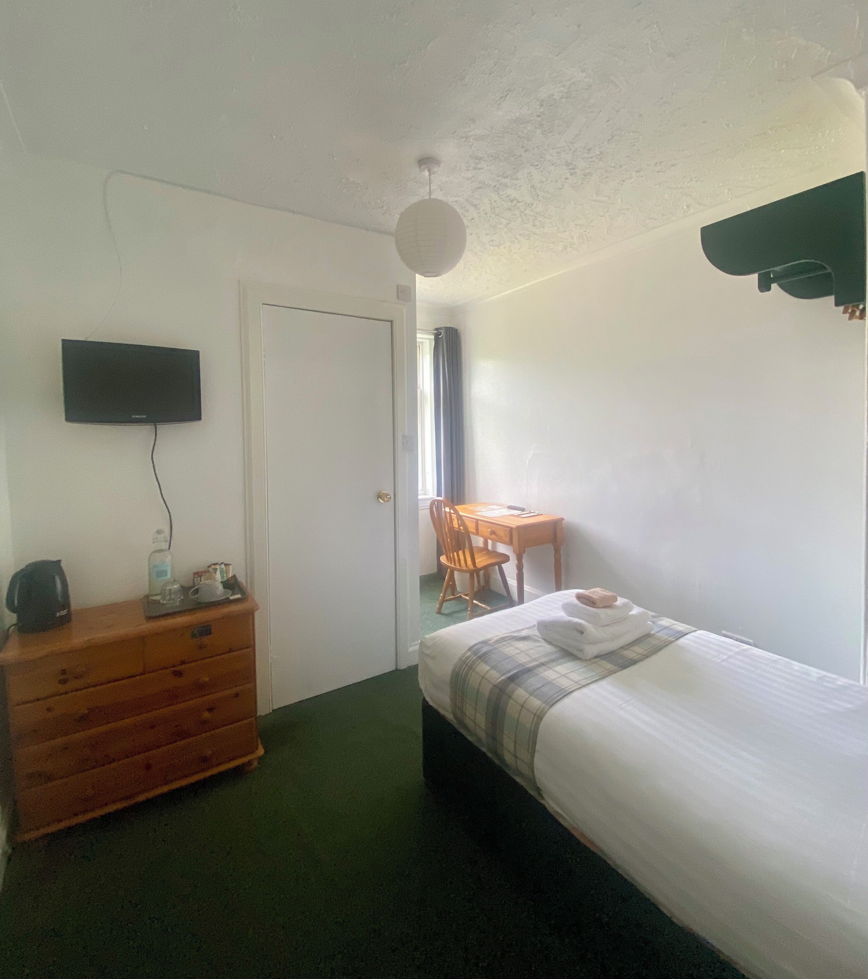 Comfort-Einzelzimmer | Schreibtisch, Verdunkelungsvorhänge, Bügeleisen/Bügelbrett