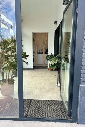 Interior - Independent Guesthouse with private terrace. Shared garden & pool. (Pozuelo de Alarcón)