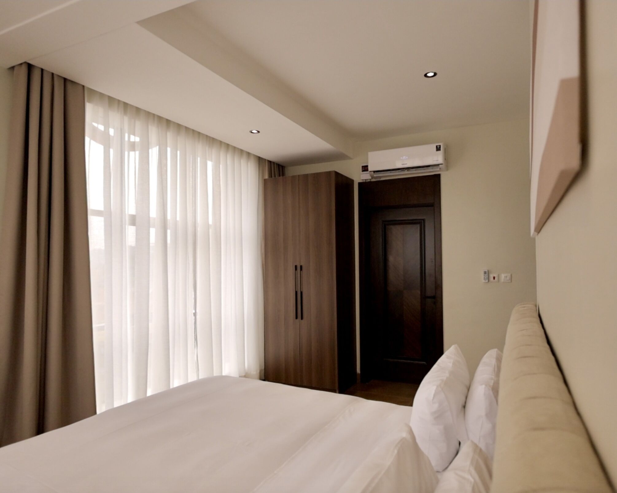 In-room safe, individually furnished, desk, laptop workspace