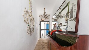 Pintu masuk properti