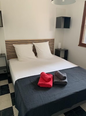 1 camera, Wi-Fi, lenzuola