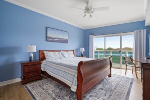 3 bedrooms, internet - Three bedroom direct bayfront condo with pool! (Ocean City)