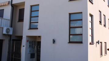 Apartment, 2 Bedrooms, Balcony, City View | Front of property