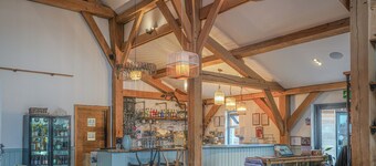 Eider Cottage: Lakeside Escape with Spa Access