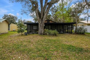 Exterior - Lake Front Cabin Bring Your Dogs and Kids - Floral City (Floral City)