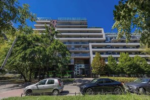 Exterior - Al. Gen. W. Sikorskiego 9C | Sunny Studio (Warszawa)