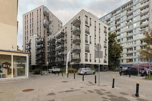 Exterior - Air-conditioned Apartment in the Center | Parking and Balcony (Warszawa)