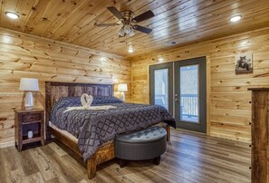 4 多间卧室、熨斗/熨衣板、上网接入、床单