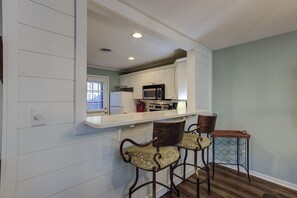 Kühlschrank, Mikrowelle, Geschirrspüler