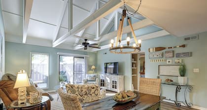 Updated Luxury 2 BR condo King Queen Private Deck Bikes & Beach Gear included
