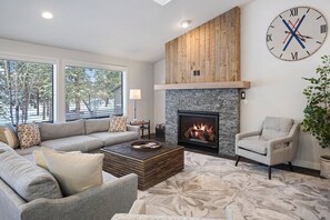 Smart TV, fireplace - 4 Mugho - Favorite Home & Location, SHARC Passes, Sauna (Sunriver)