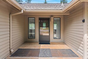 Exterior detail - 4 Mugho - Favorite Home & Location, SHARC Passes, Sauna (Sunriver)