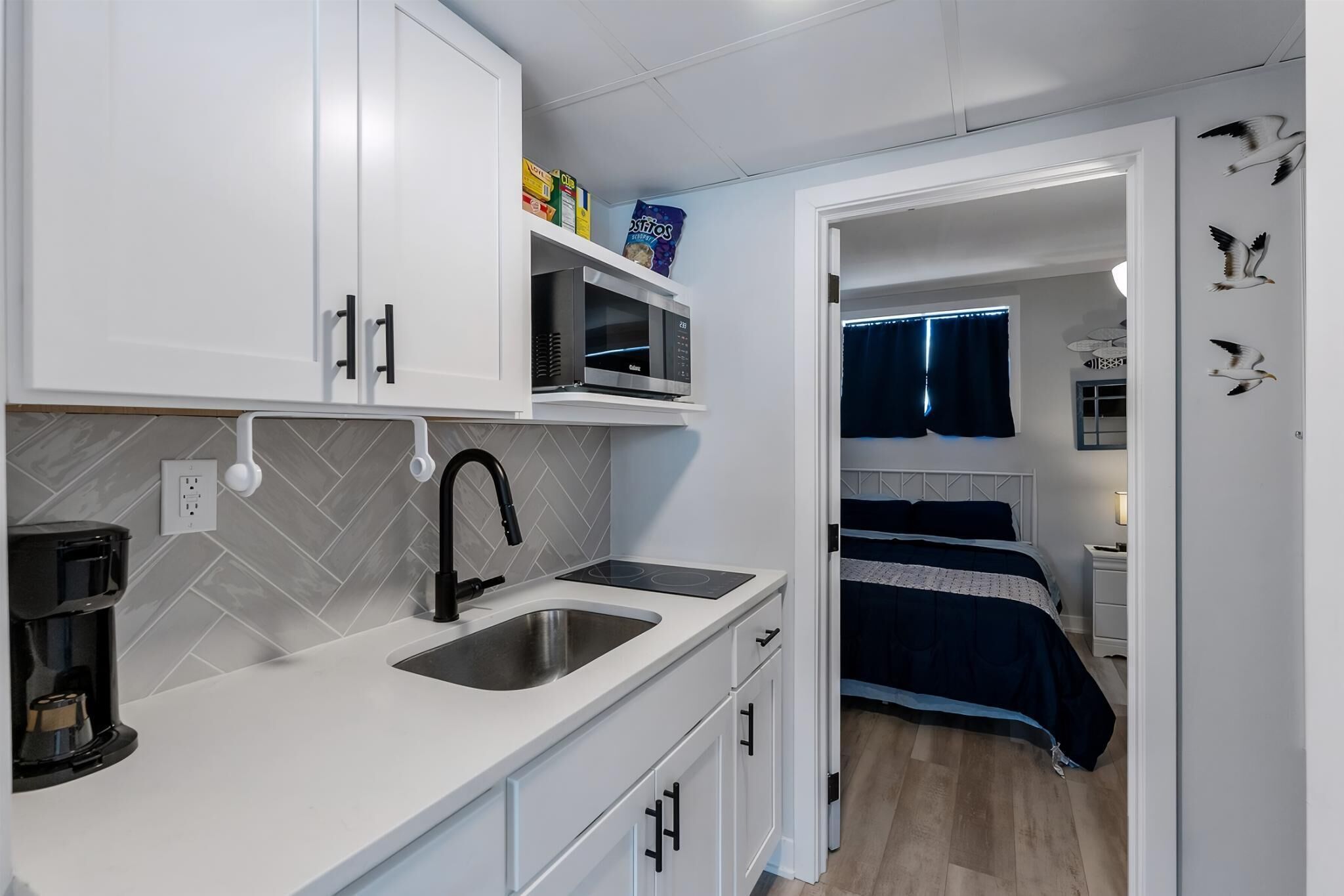 Frigorifero, macchina per tè/caffè, frullatore