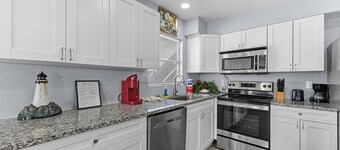 🐾  Dog Friendly, Spacious Beach Retreat, only Steps to Sugary Sand, Conveniences and all the Fun!