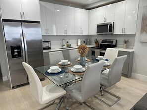 Dining - Cozy 4-bedroom house with AC and WiFi in welcoming Miami (Miami)