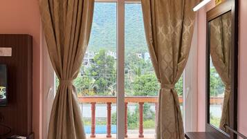 Phòng Deluxe, 1 giường đôi | Ban công