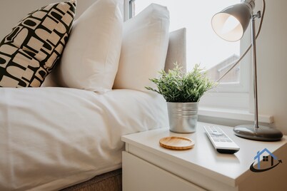 Contemporary flat, sleeps 4, very central, parking
