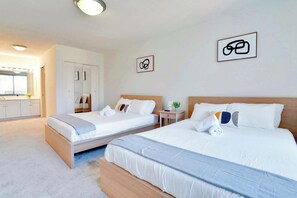 2 chambres, bureau, fer et planche à repasser, lit parapluie