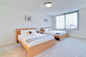 2 bedrooms, desk, iron/ironing board, WiFi - Executive Stay Near Metro & D.C. Attractions (Arlington)