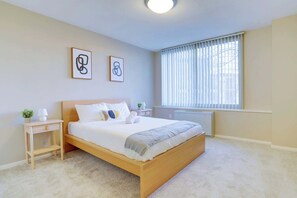 2 bedrooms, desk, iron/ironing board, WiFi