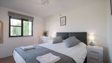 14 bedrooms, free WiFi, bed sheets