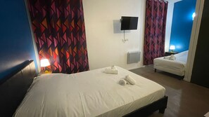 Chambre supérieure double ou avec lits jumeaux, plusieurs chambres, non-fumeur, vue sur la ville | Décor unique, ameublement unique, bureau
