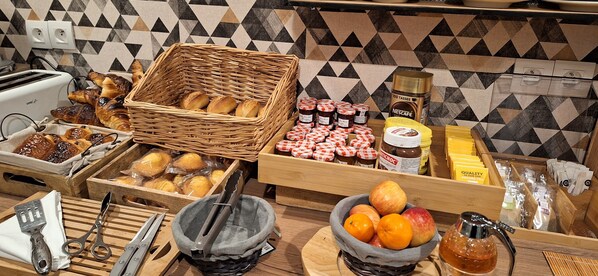 Tägliches Frühstücksbuffet (6.40 EUR pro Person)